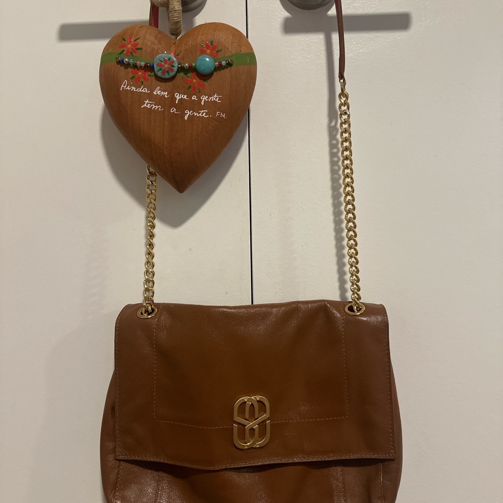 Elegant Tan Leather Shoulder Bag with Gold Chain
